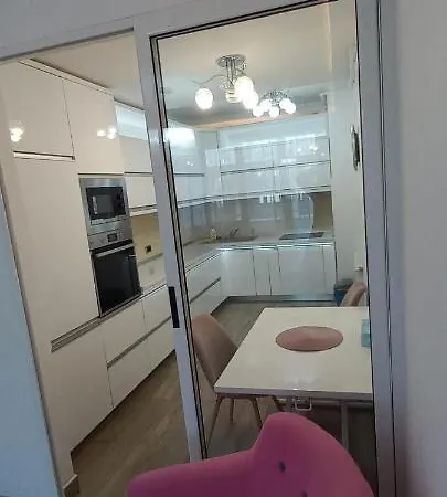 Isaran Apartament *